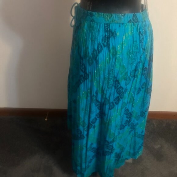 Jones of New York Blue/Green crinkle skirt, size 2X - Picture 2 of 5